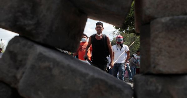 Foto: Manifestantes durante una protesta contra los planes de reforma de la Seguridad Social, en Managua. (Reuters) 