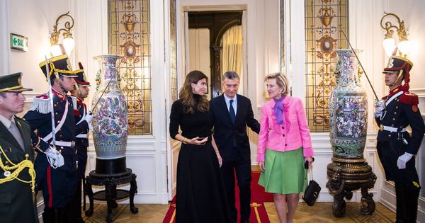 Foto: La princesa Astrid junto a Macri y Juliana Awada. (Cordon Press)