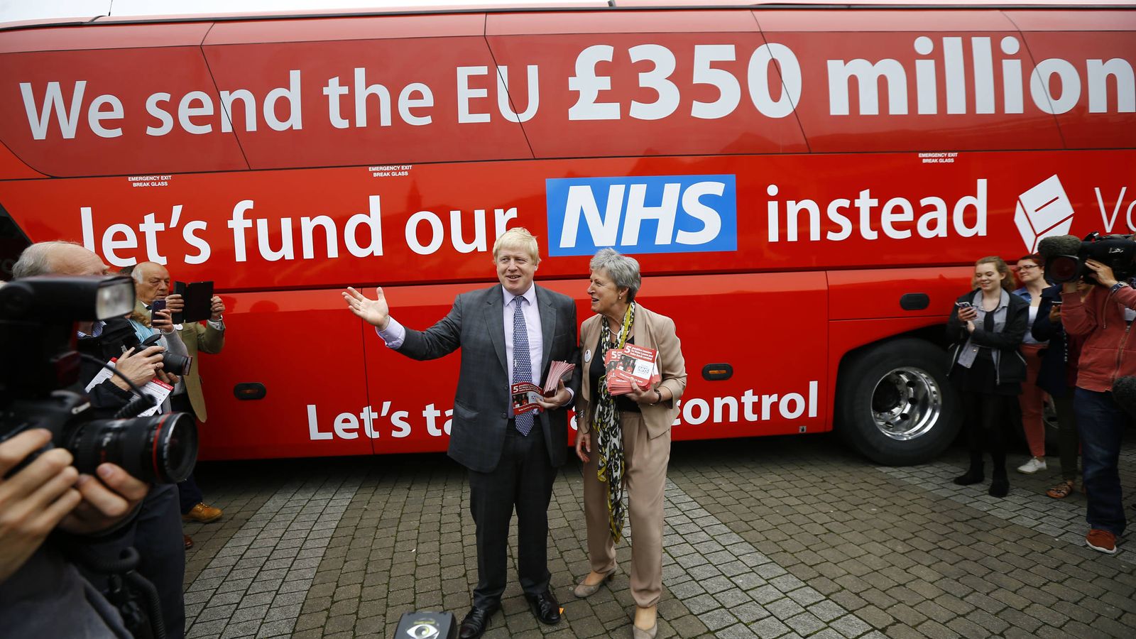 Foto: El autobús con el que el Boris Johnson recorrió el Reino Unido pidiendo el Brexit, una de las piezas que quiere adquirir el museo. (Reuters)