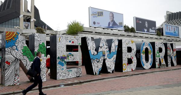 Foto: Monumento "New Born" en Pristina. (Reuters)