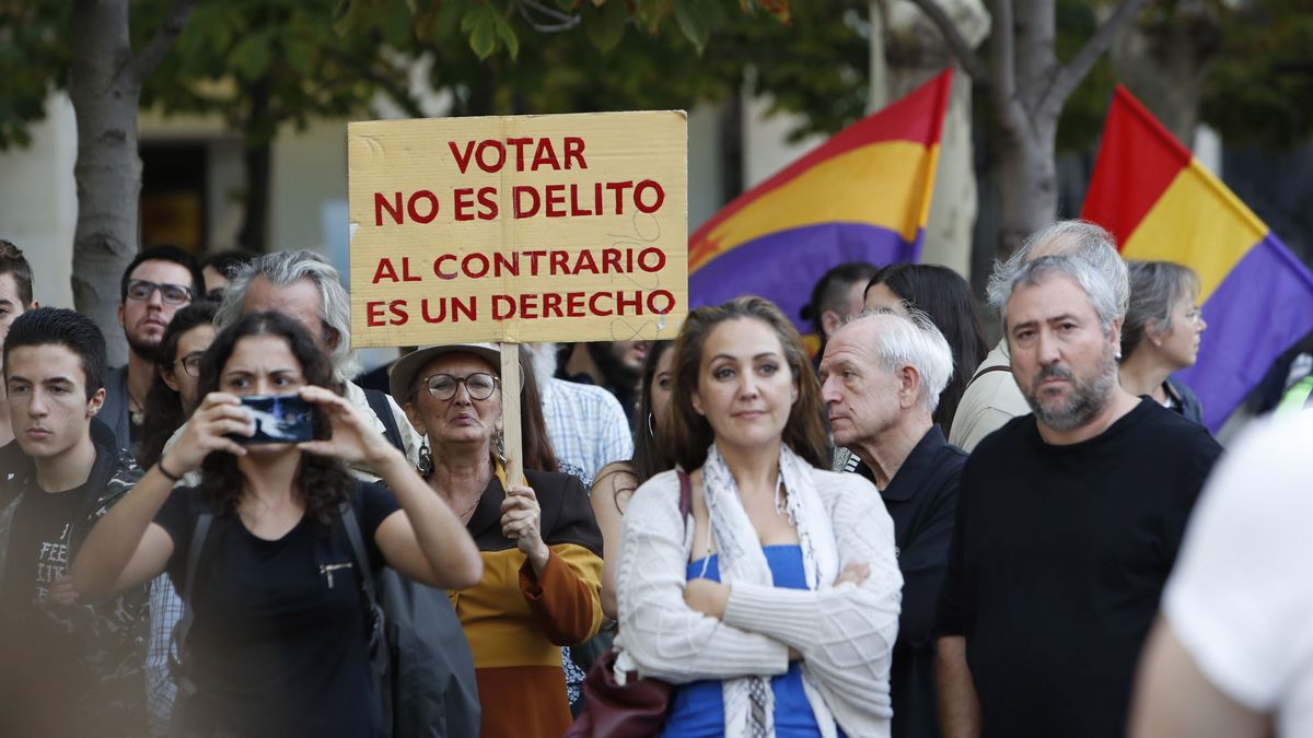 Tensión en el inicio de la manifestación en Madrid por el derecho a decidir