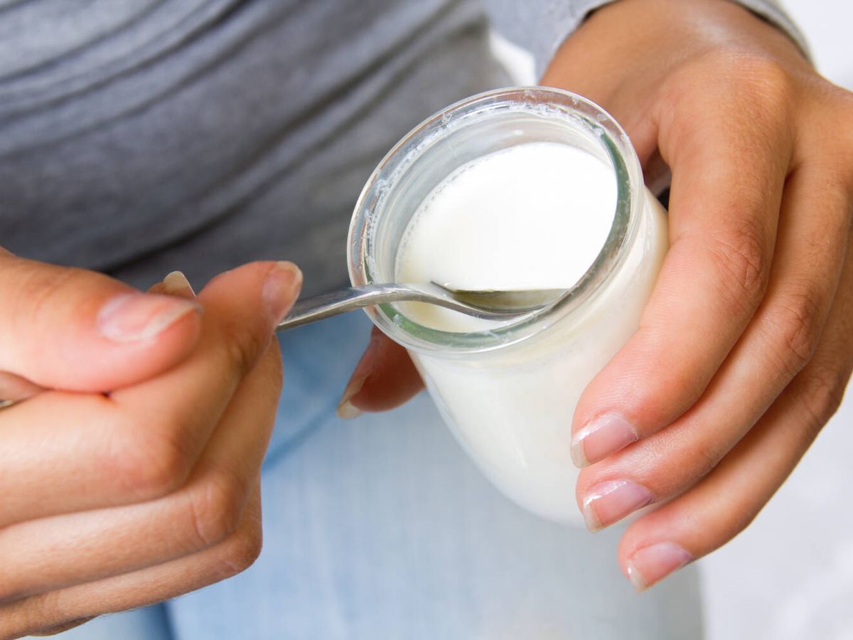 Foto: Esto es lo que dice la ciencia sobre comer yogur todos los días. (Nensuria para Freepik)