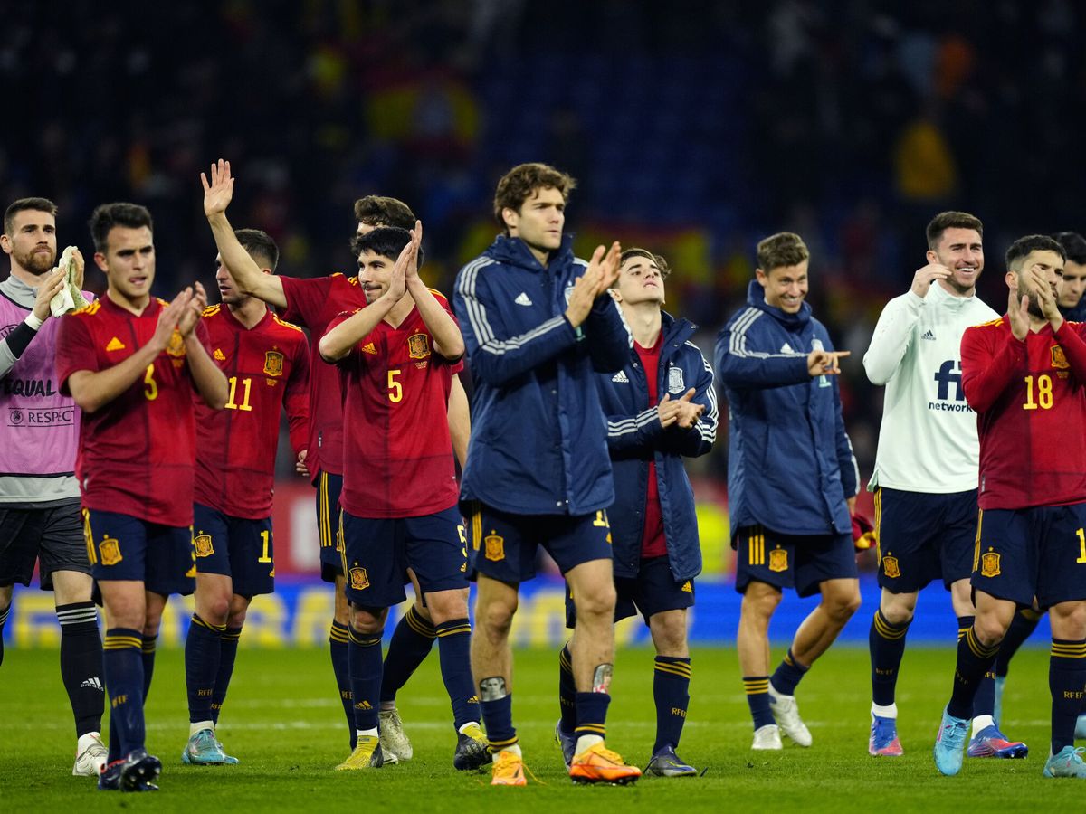 Foto: La Selección celebró el triunfo ante Albania en Barcelona. (EFE/Enric Fontcuberta)