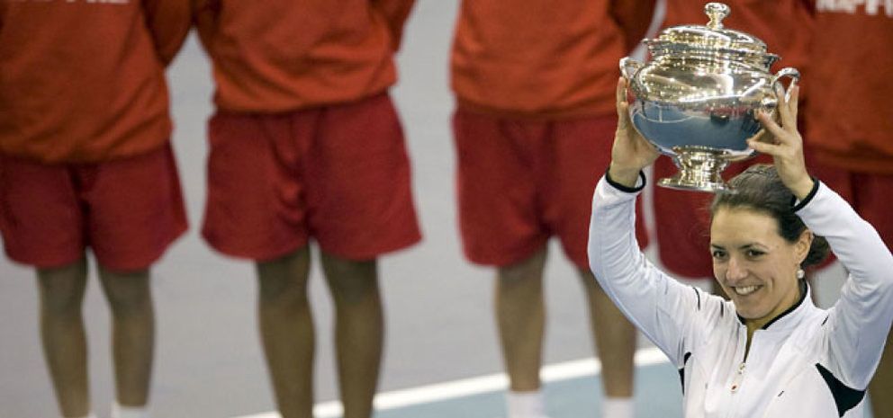 Foto: Nuria Llagostera, campeona tras superar a Carla Suárez en la final