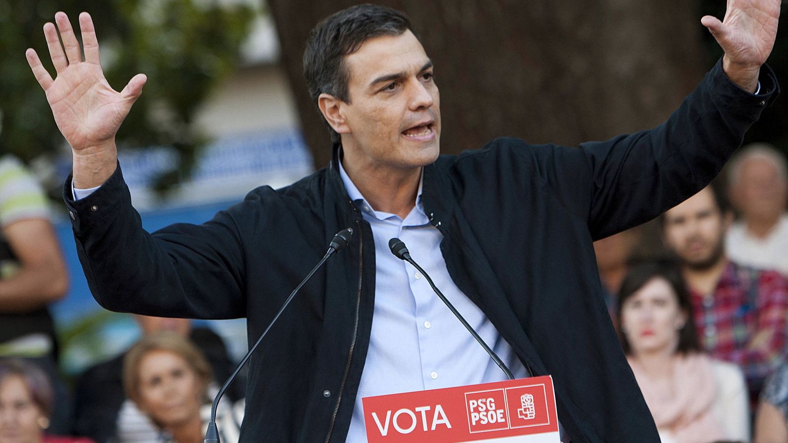 Foto: Pedro Sánchez, durante su mitin en Redondela, Pontevedra, este 23 de septiembre, en el cierre de campaña de las elecciones del 25-S. (EFE)