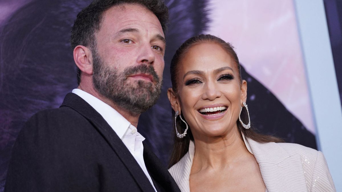 Jennifer Lopez nos enseña los abdominales de Ben Affleck y poco tienen que envidiar a los de su mujer 
