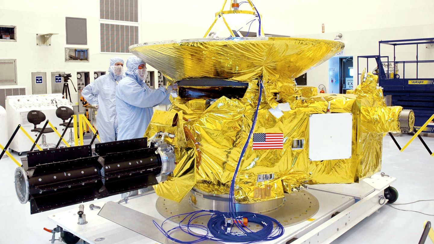 Preparativos de la sonda espacial New Horizons que está ahora mismo en el cinturón de Kuiper. (NASA)