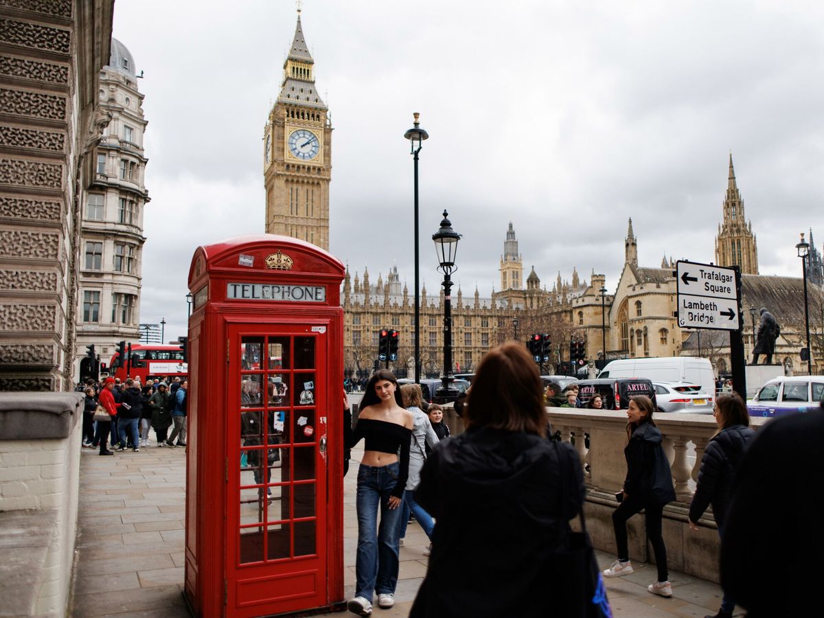 Foto: Aprovecha el viaje para hacer algo de turismo en Londres. (EFE/TOLGA AKMEN)