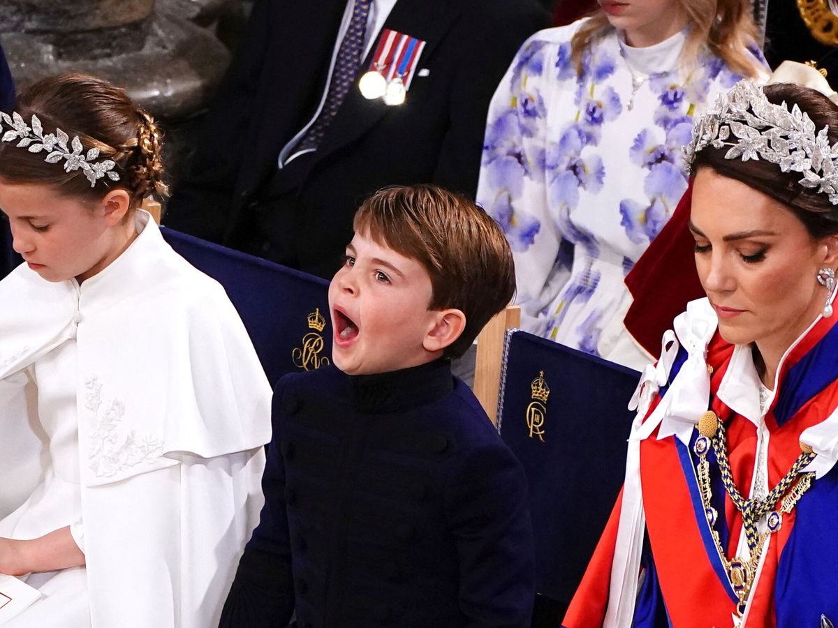 Foto: El príncipe Luis, junto al resto de la familia real británica, en la coronación de Carlos III. (Reuters/Yui Mok)