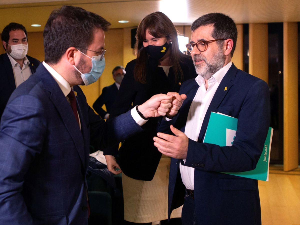Foto: El secretario general de JxCAT, Jordi Sànchez, junto a  Pere Aragonès y la presidenta del Parlament, Laura Borràs. (EFE)