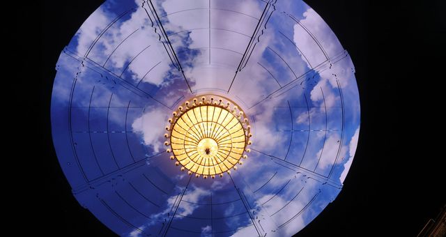 Vista de 'Cielo', la intervención del artista Jaume Plensa en el techo del Teatro Real de Madrid. (EFE/Huesca)