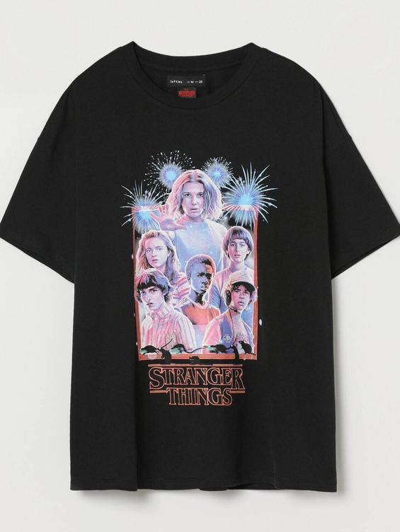 Camiseta de 'Stranger Things', la serie de moda en Netflix, de Lefties. (Cortesía)