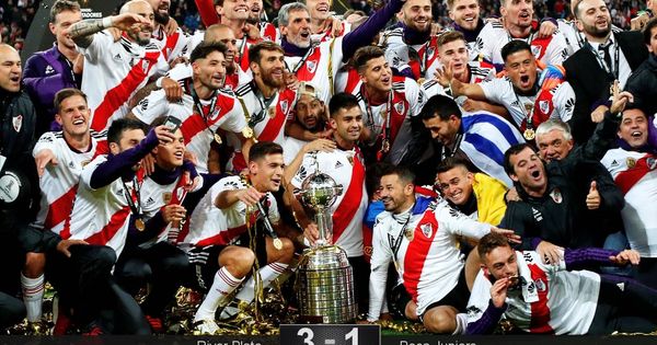 Foto: Los jugadores del River Plate, con la Copa Libertadores.