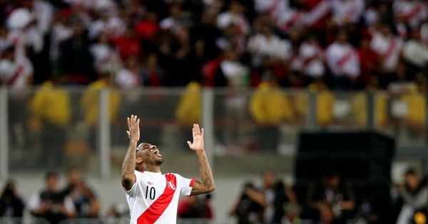 Foto: Farfán durante el partido contra Nueva Zelanda que clasificó a Perú al Mundial. (Reuters)