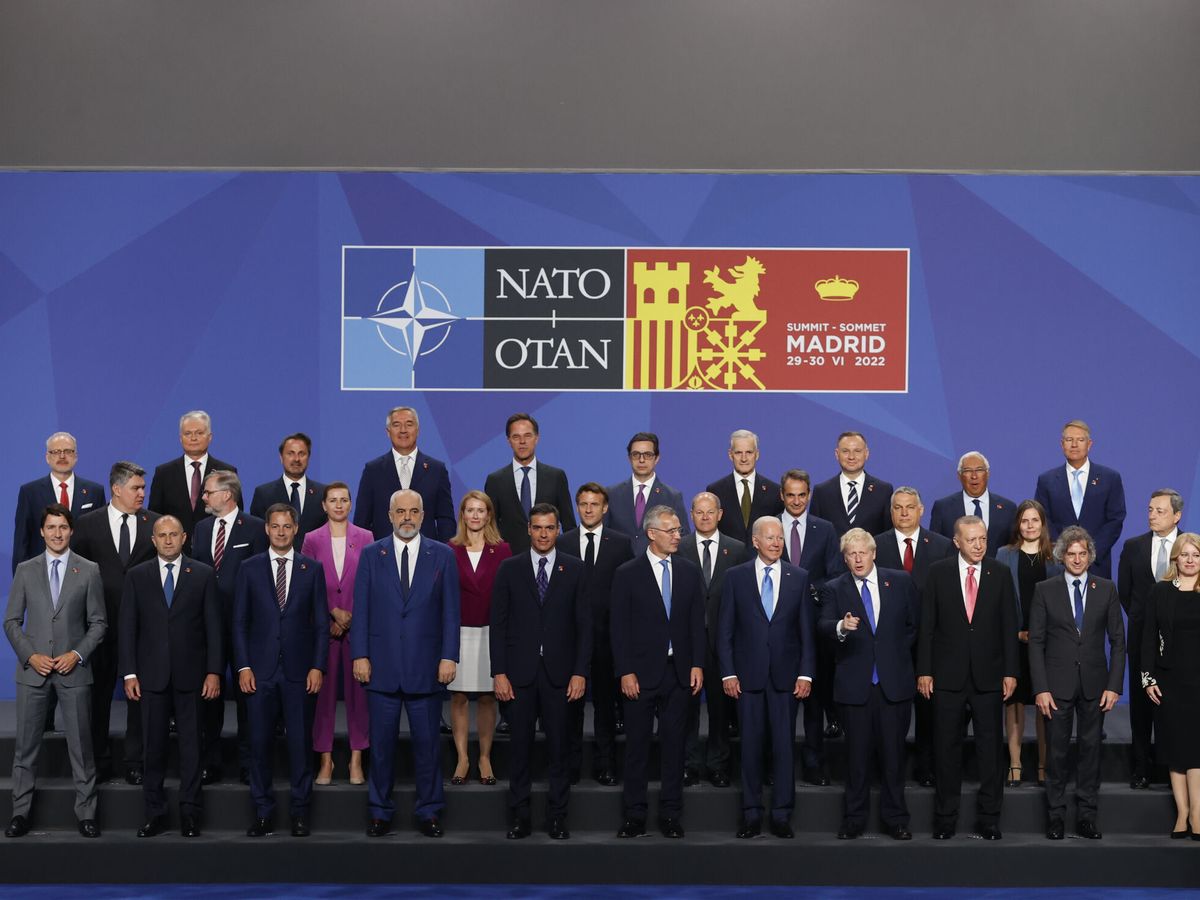 Foto: Foto de familia de los asistentes a la cumbre de la OTAN celebrada en Madrid. (EFE/Juanjo Martín)
