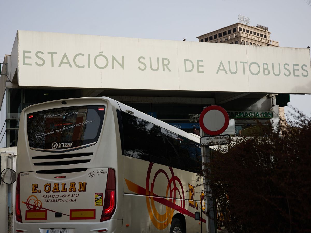 Foto: Un autobús entrando en la estación sur de autobuses de Méndez Álvaro. (Europa PRess/Jesús Hellín)