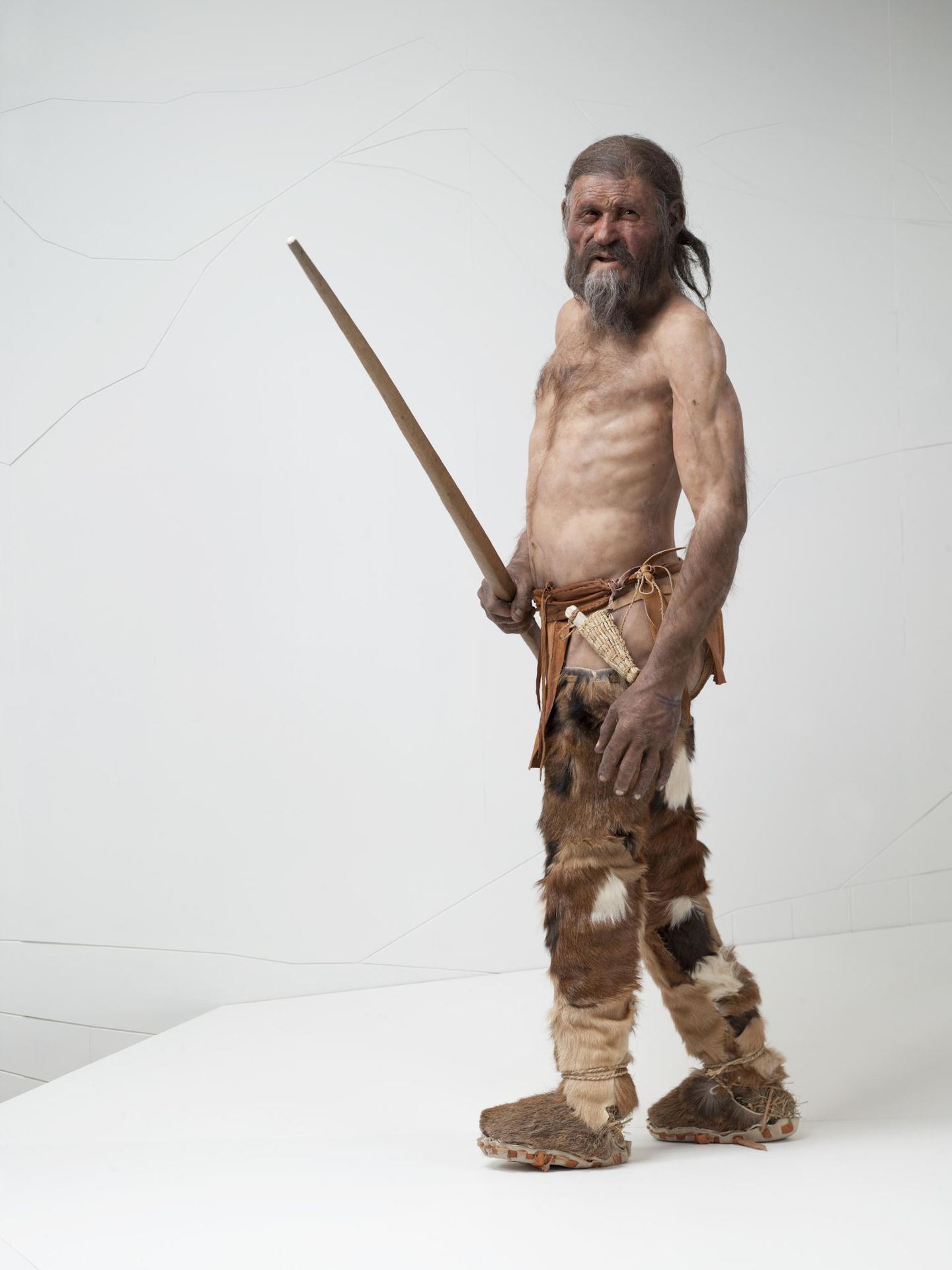 Una reproducción de Ötzi en el momento de su muerte, a los 45 años