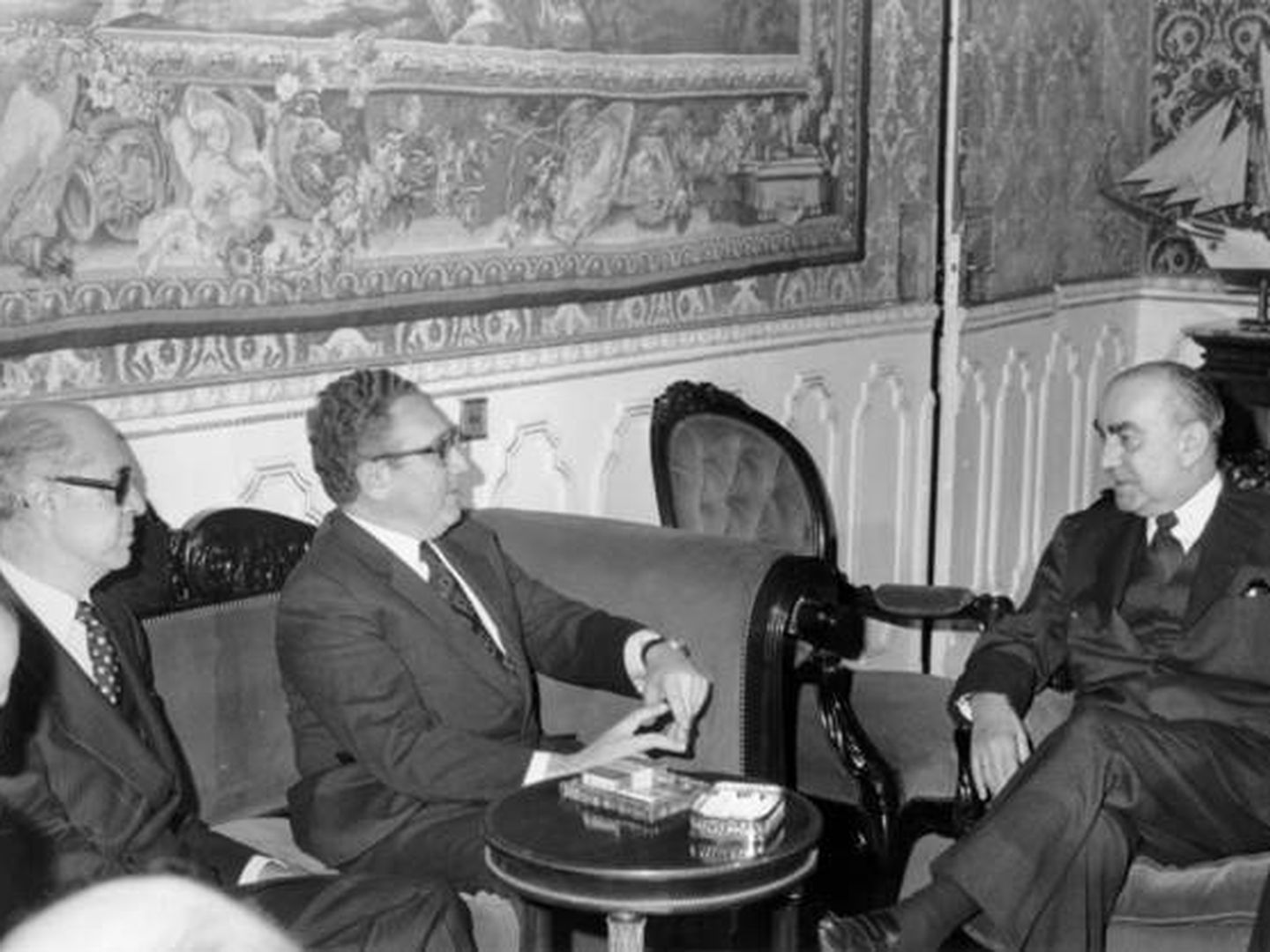 Fotografía de la reunión entre Kissinger y Carrero Blanco.