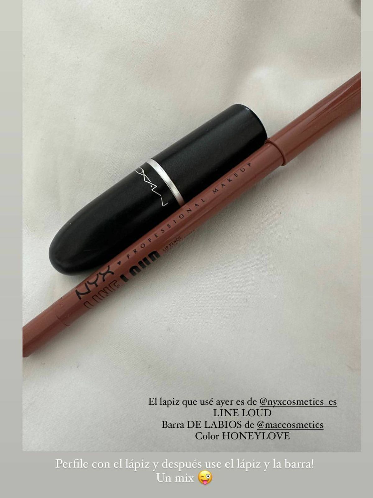 El perfilador y el labial utilizados en el maquillaje de Vicky Martín Berrocal. (Instagram/@vickymartinberrocal)