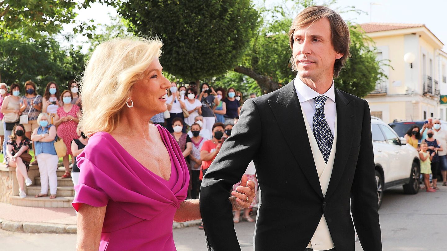 Miriam Lapique y Felipe Cortina, en la boda de Felipe el pasado 10 de julio. (Limited Pictures)