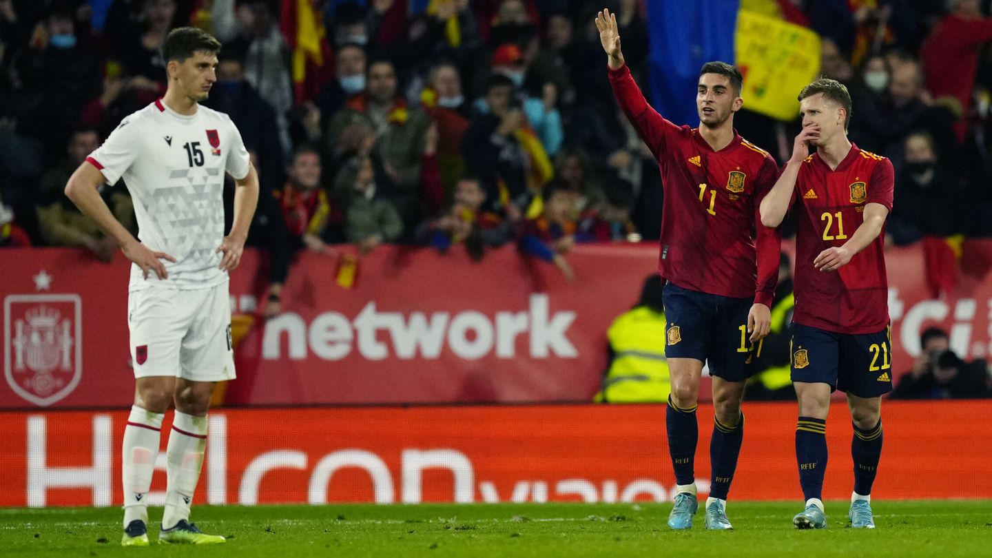 Ferran Torres celebra el gol de la Selección. (EFE/Enric Fontcuberta)