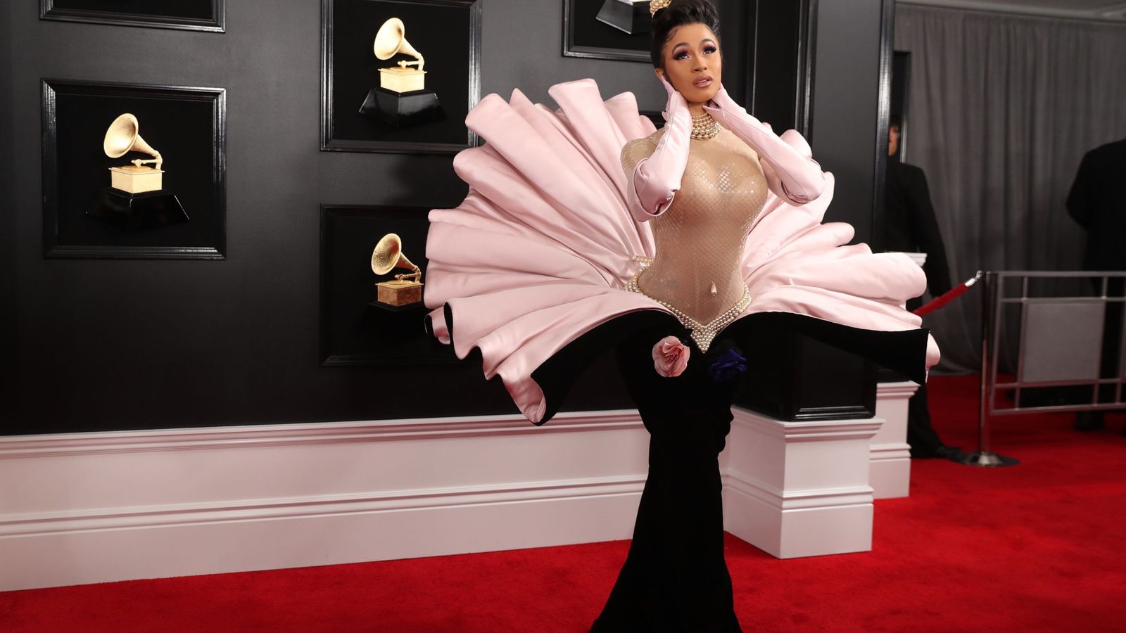 Foto: Cardi B vestida de Mugler en los Grammy. (Reuters)