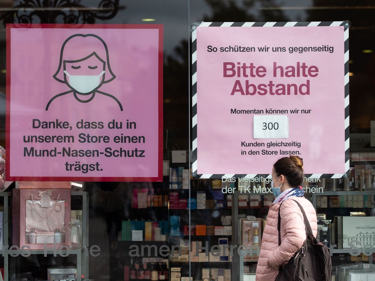 Foto: Un cartel con el uso de mascarilla en Berlín. (EFE)