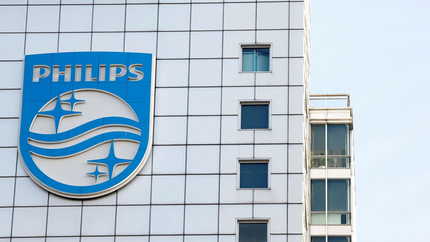 Logo de Philips en su sede. 