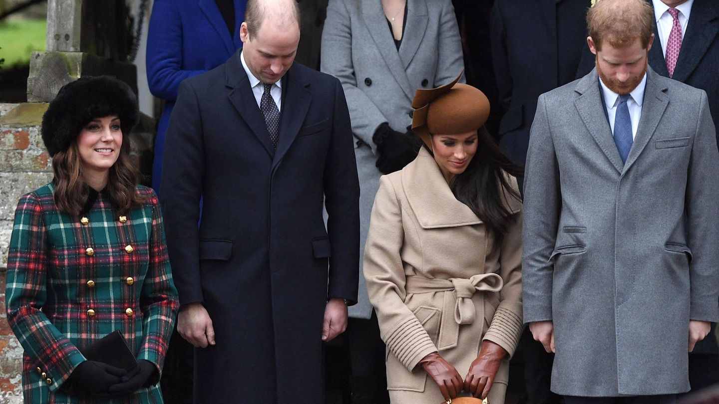 Los Cambridge y Harry y Meghan ante la reina. (EFE)