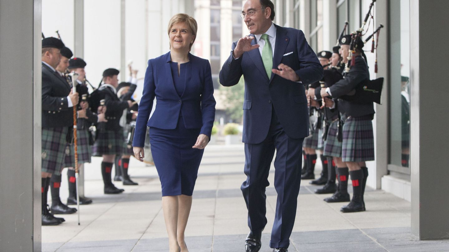 Fotografía facilitada por Iberdrola de su presidente, Ignacio Galán, y la primera ministra de Escocia.
