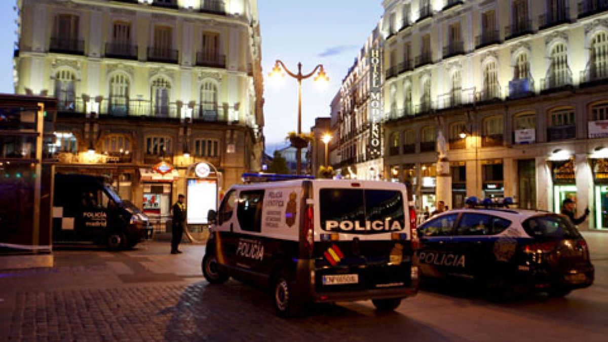 Dos heridos tras disparar la Policía a un hombre en la Puerta del Sol