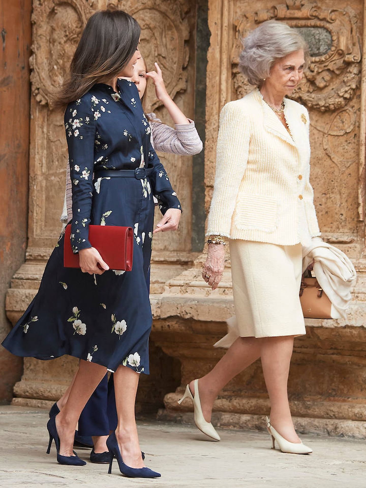 La reina Letizia y la reina Sofía en la catedral de Palma. (Limited Pictures)