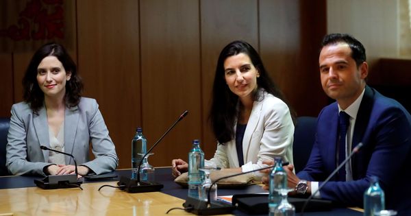 Foto: La candidata del PP a presidir la Comunidad de Madrid, Isabel Díaz Ayuso (i), la candidata de Vox, Rocío Monasterio (c), y el líder de Ciudadanos en Madrid, Ignacio Aguado (d). (EFE)