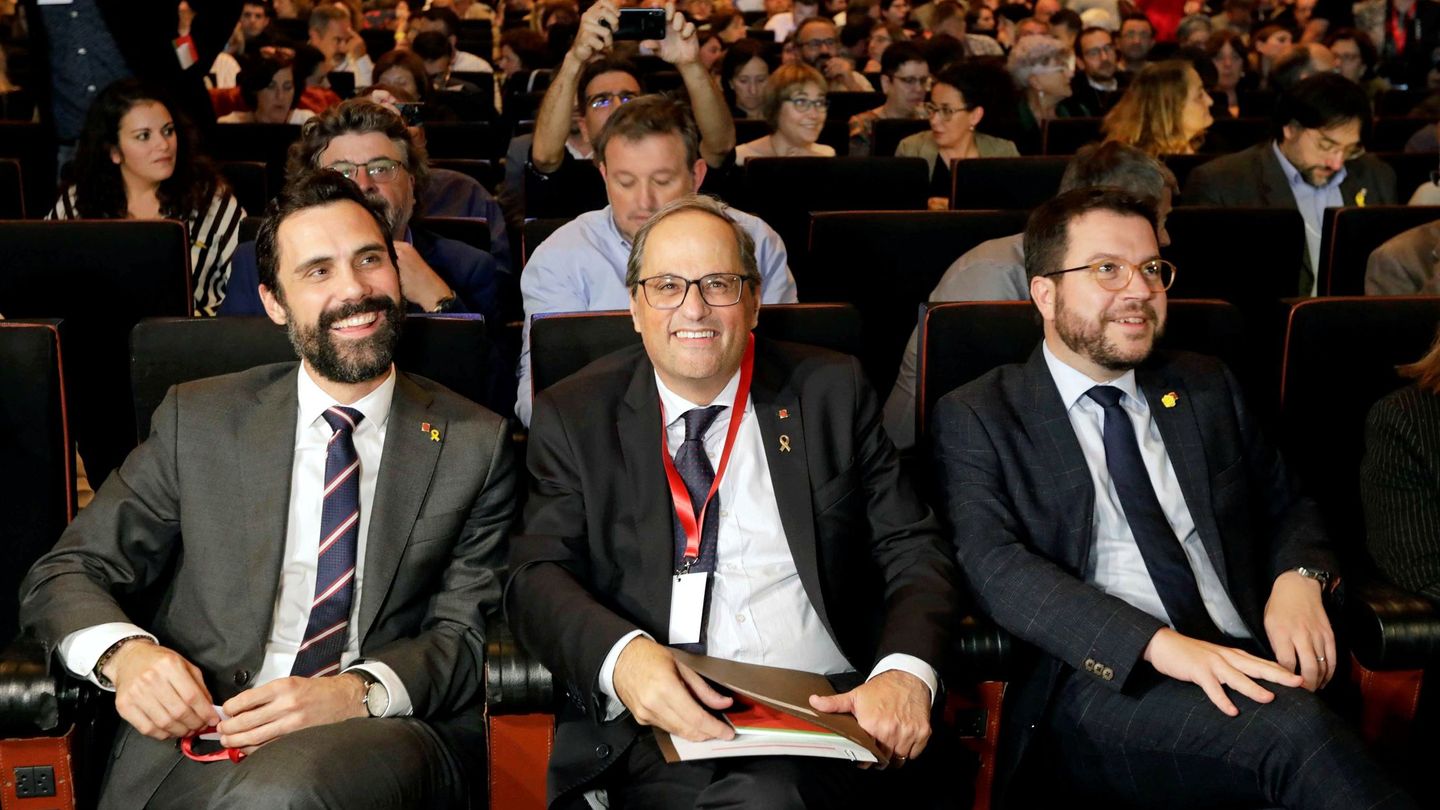 Torrent (i), Torra (c) y Aragonès, en el encuentro fundacional de la Asamblea de Cargos Electos. (EFE)