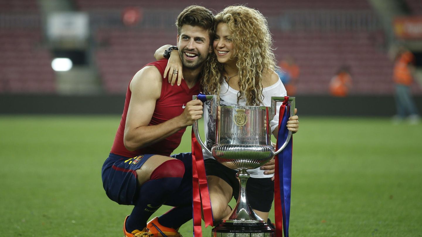 Gerard Piqué y Shakira, en el Camp Nou. (EFE/Andreu Dalmau)