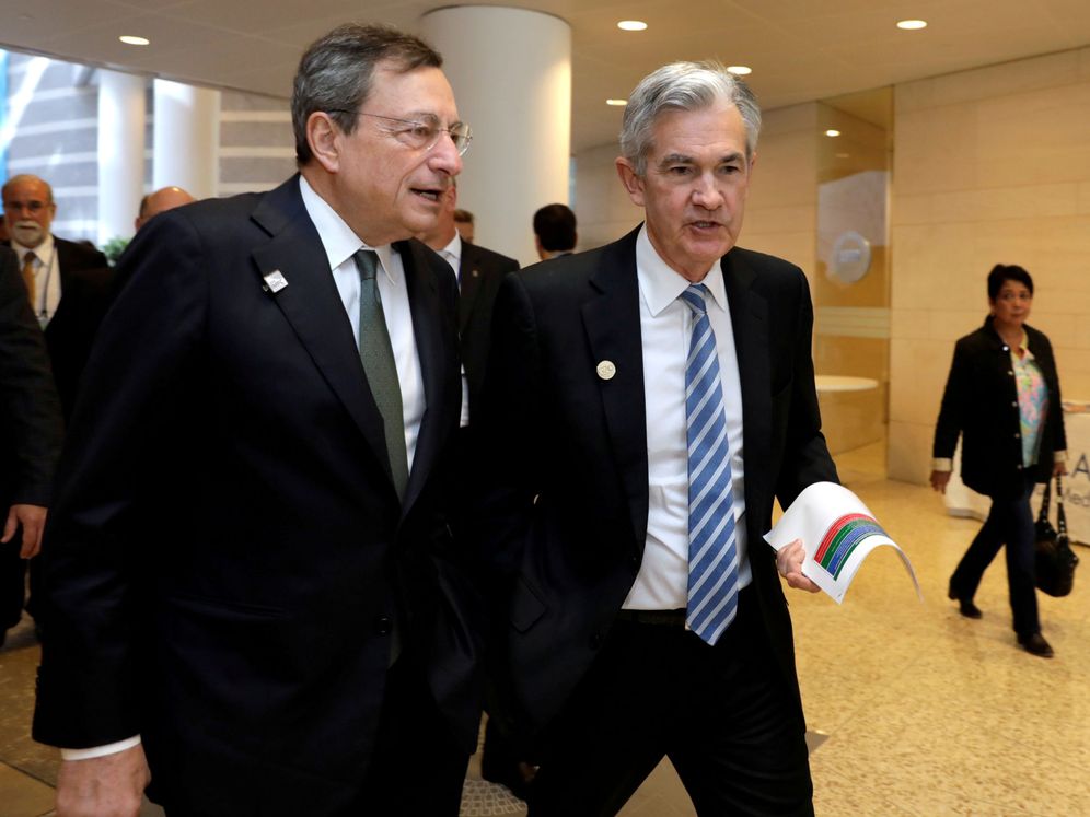 Foto: Los presidente del BCE y la Fed, Mario Draghi y Jerome Powell, en la sede del FMI en Washington. (Reuters)