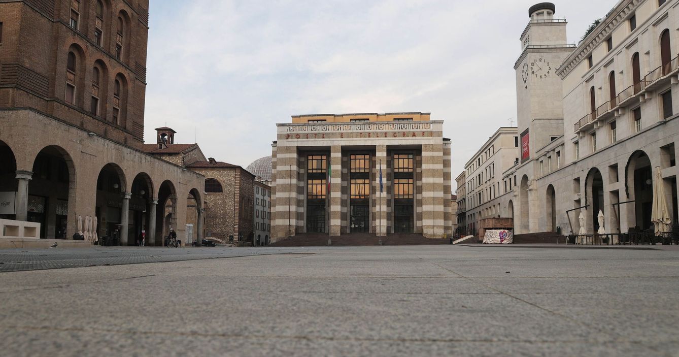 El centro desértico de la ciudad de Brescia, en Italia. (Reuters)