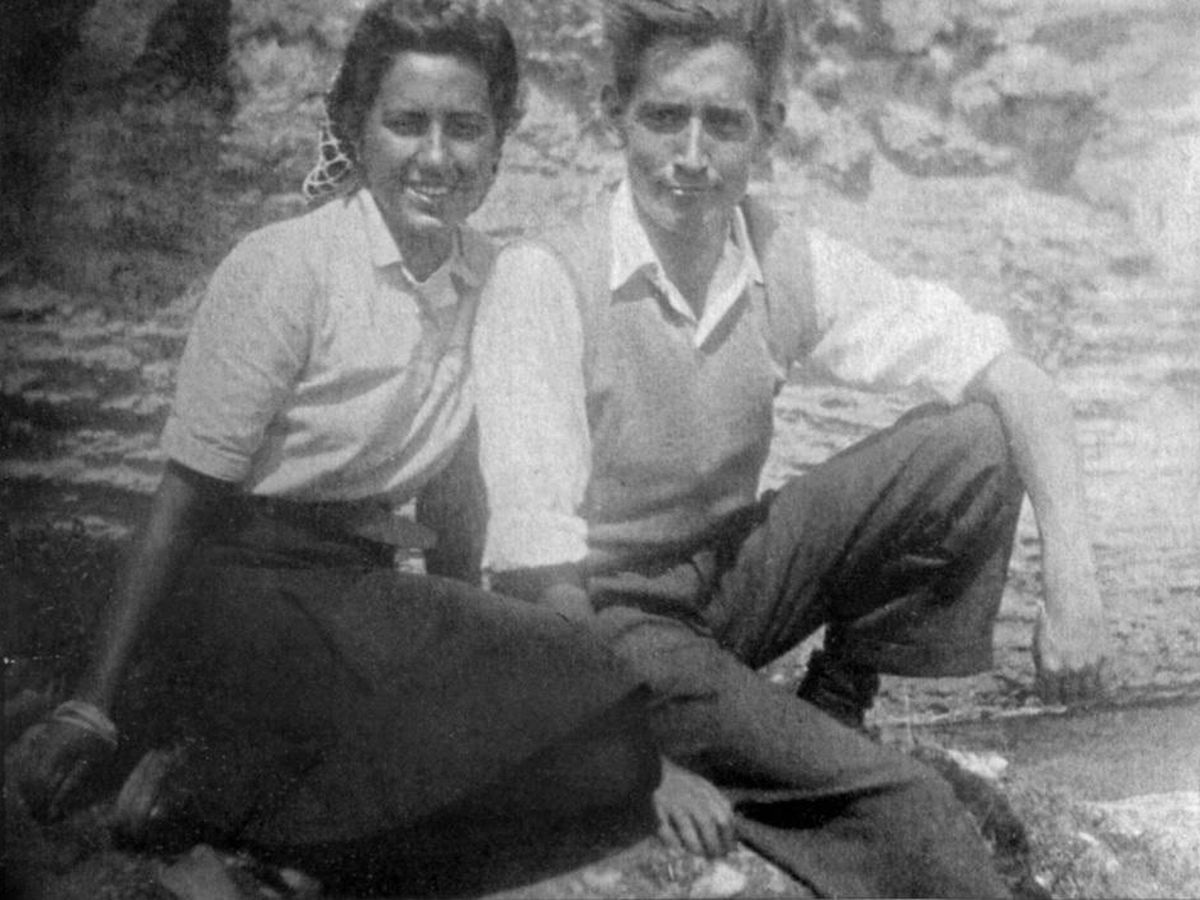Foto: Miguel Delibes, con Ángeles de Castro cuando aún eran novios. (Fundación Miguel Delibes)