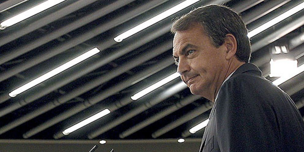 Foto: Zapatero busca una salida honrosa como el reformista que se sacrificó por España