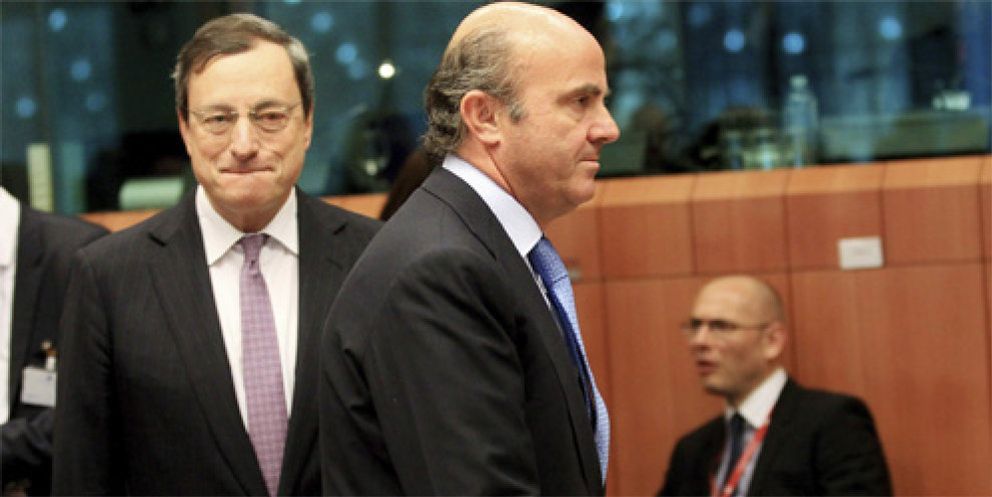 Foto: Rajoy deshoja la margarita: hacer caso al BCE o complacer a De Guindos