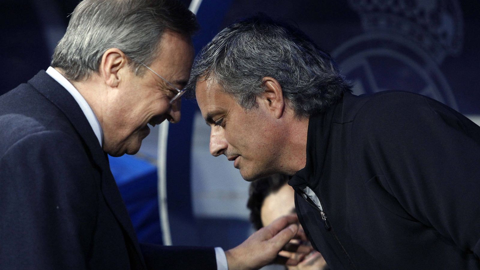 Foto: Florentino Pérez habla con José Mourinho. (EFE)