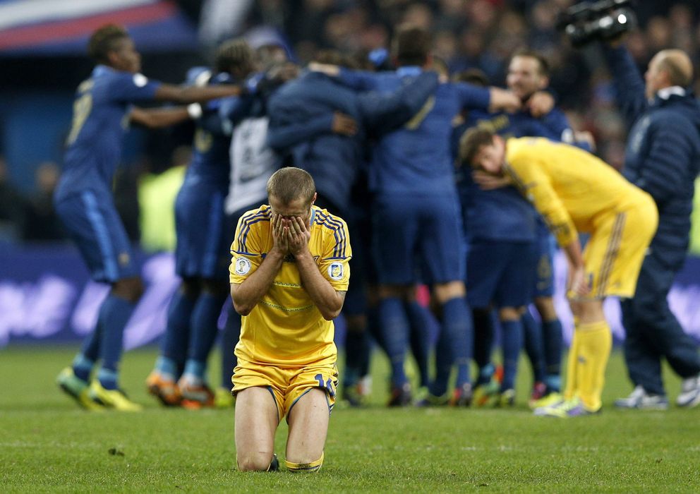 Foto: Los jugadores ucranianos se derrumban ante la alegría francesa.