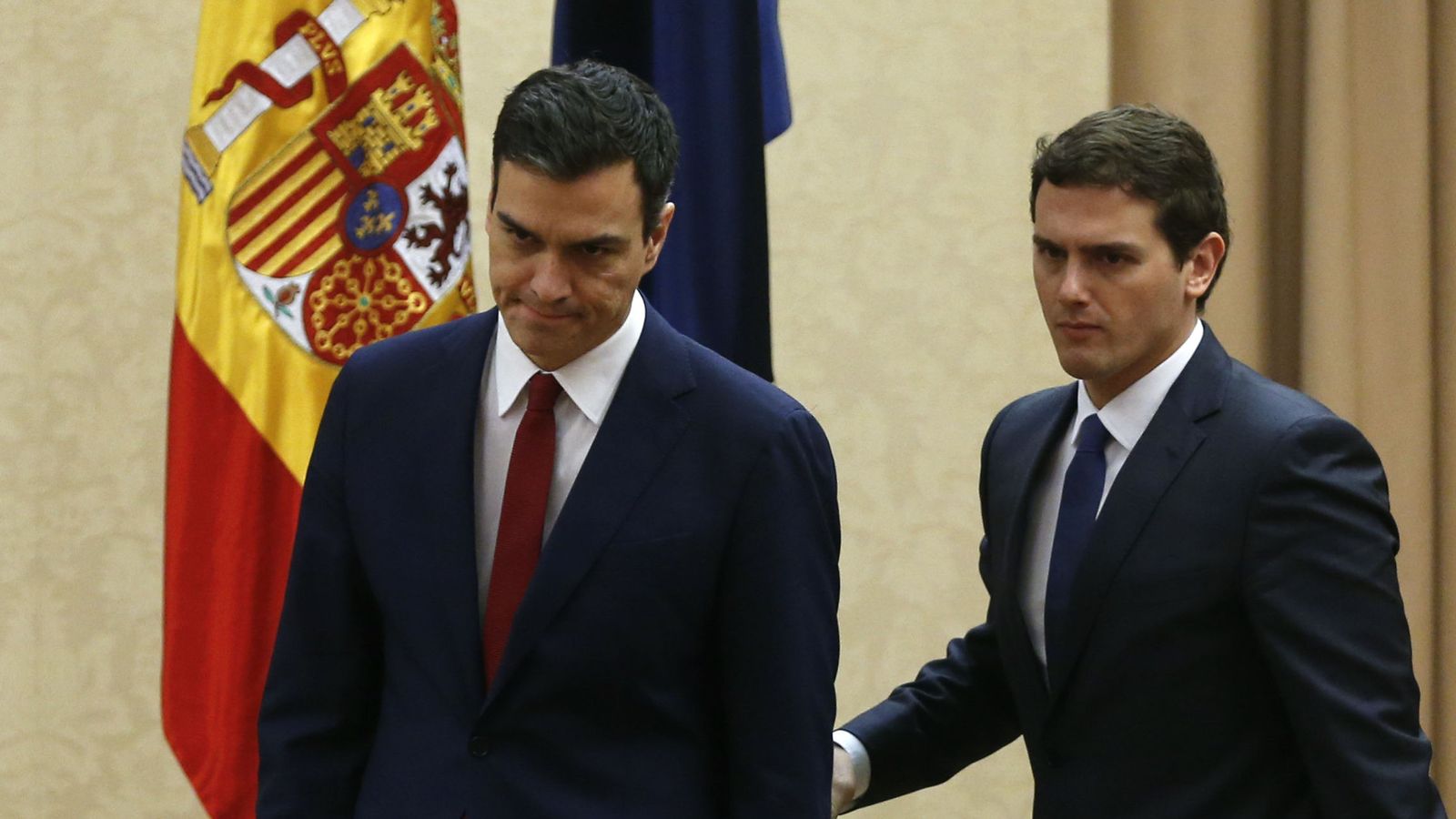 Foto: Pedro Sánchez y Albert Rivera, tras firmar su acuerdo de legislatura, el pasado 24 de febrero en el Congreso. (Reuters)