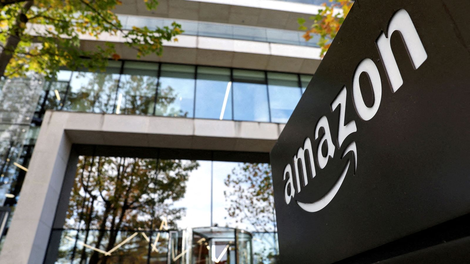 Un avión de carga de Amazon se estrella en el aeropuerto de Miami