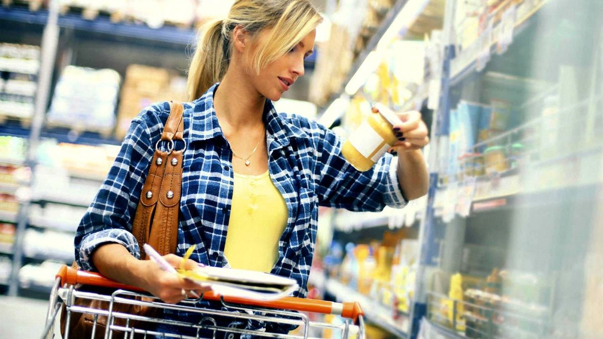 Descubre cómo te engañan con la comida 'falsa' que compras todos los días 