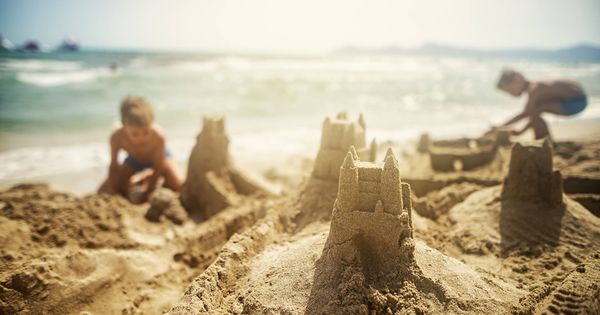 Foto: La playa, un lugar íntimamente conectado con nuestros primeros años. (iStock)