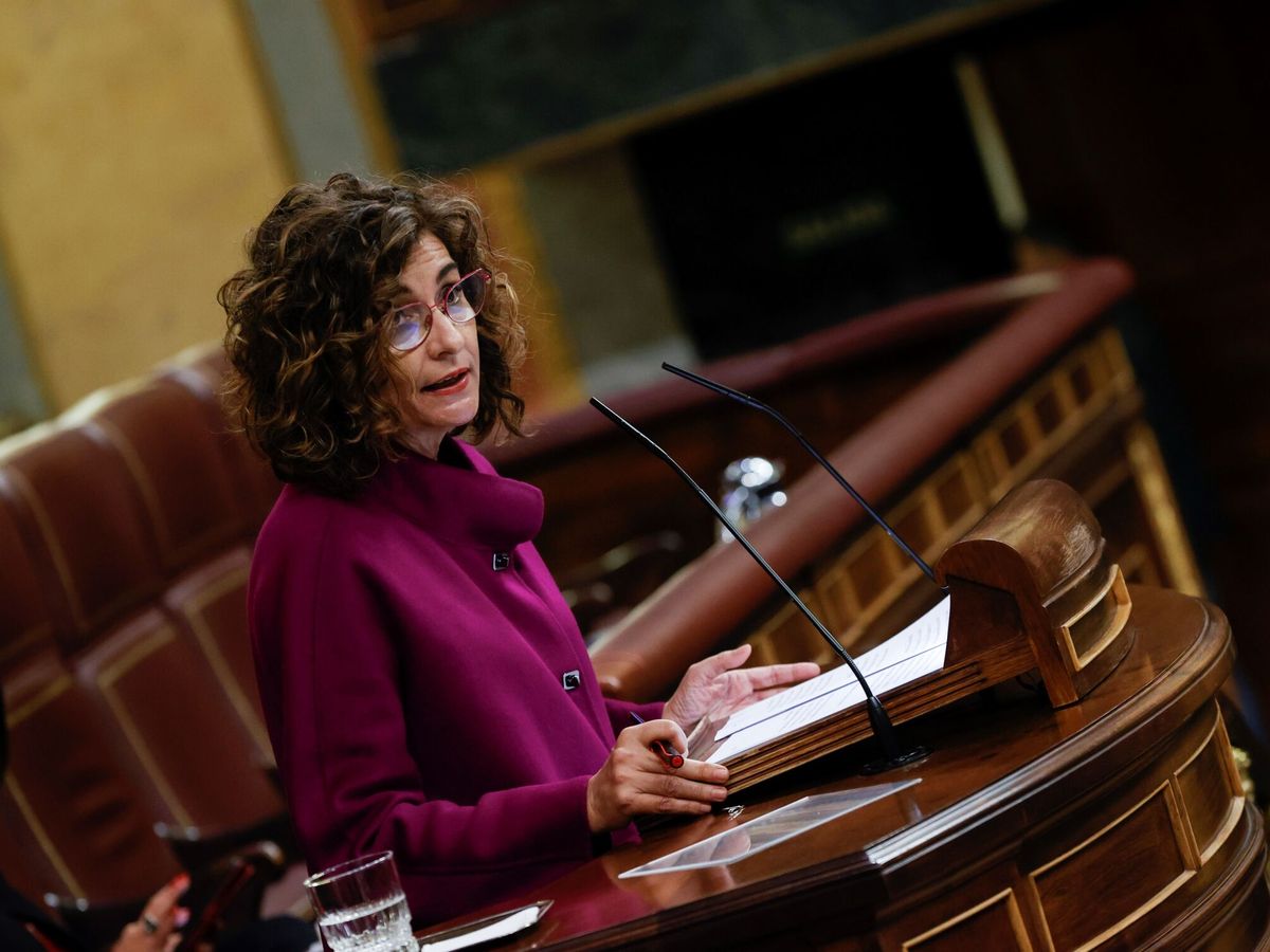 Foto: La ministra de Hacienda, María Jesús Montero, en el Congreso. (EFE/Javier Lizón)