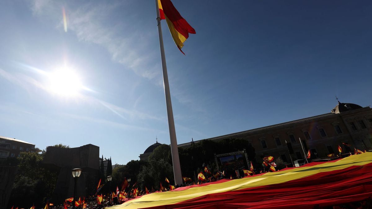Vox llena Colón contra el separatismo y critica el "silencio cómplice" de PP, Cs y PSOE