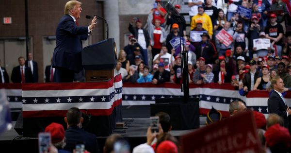 Foto: El presidente Donald Trump se dirige a sus seguidores durante un mítin de campaña en el Centro Cívico Mayo en Rochester, Minnesota, el 4 de octube de 2018. (Reuters)