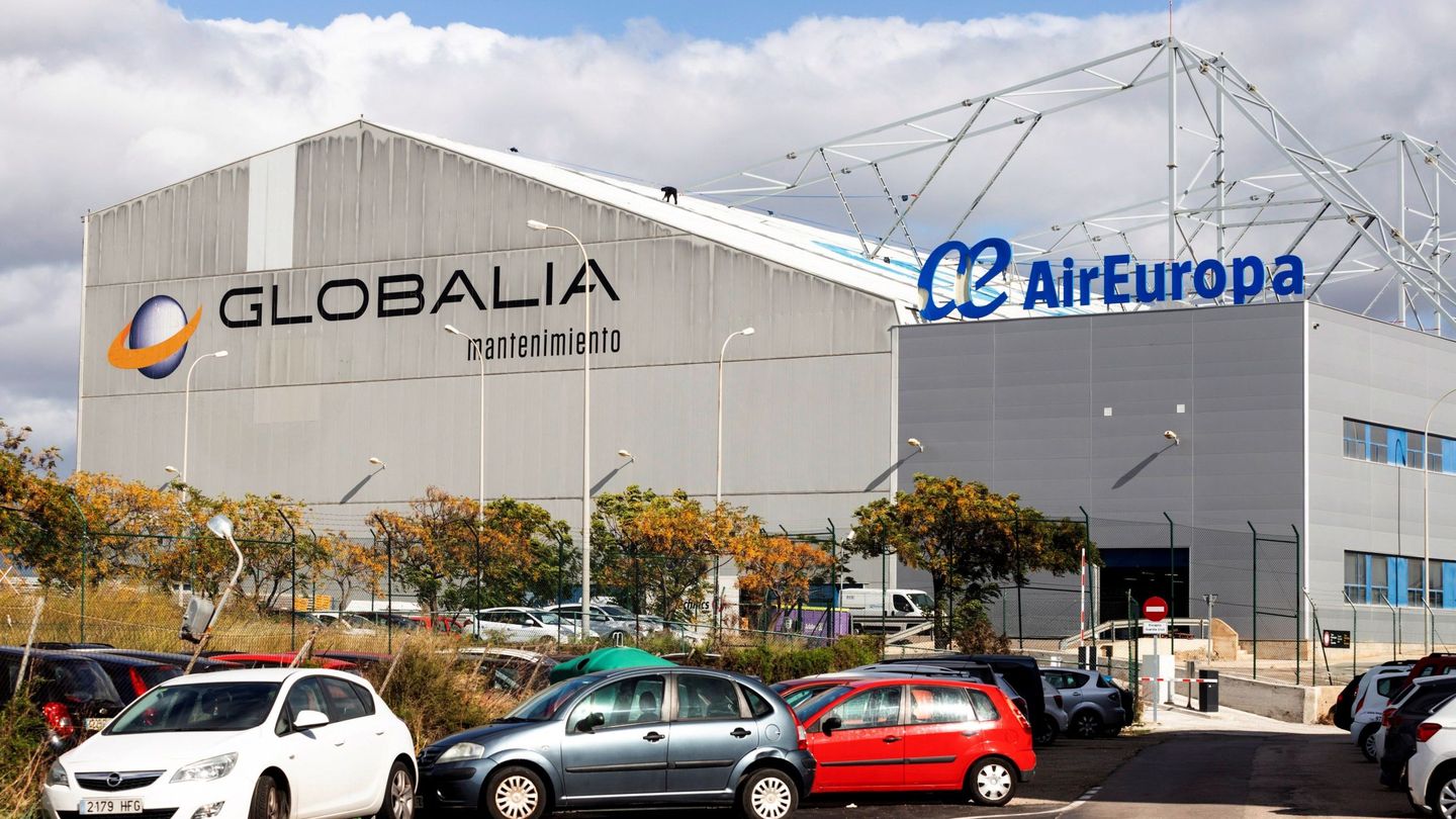 Fachada del hangar de Air Europa, este lunes, en el aeropuerto de Son Sant Joan de Palma. (EFE)